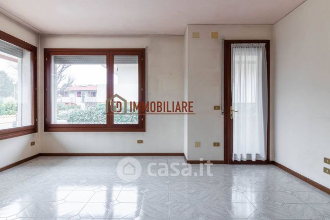 Casa bi/trifamiliare in residenziale in Via Salvo D'Acquisto 5