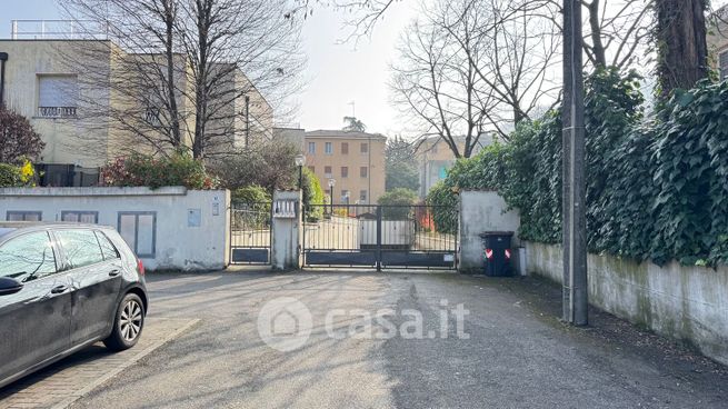 Box/posto auto in residenziale in Via della Bastia 12