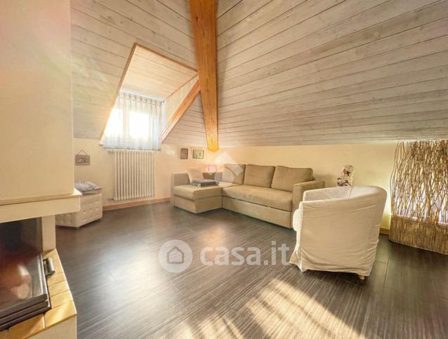 Appartamento in residenziale in Corso Saint-Martin-de-CorlÃ©ans 236