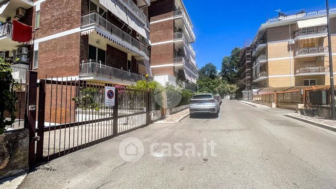Box/posto auto in residenziale in Via Ancona 32