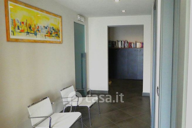 Ufficio in commerciale in 