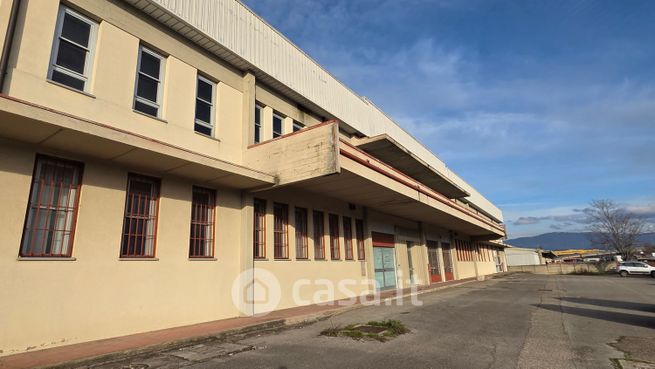 Capannone in commerciale in Via Tommaso Edison