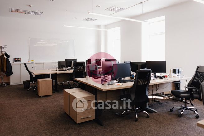 Ufficio in commerciale in 