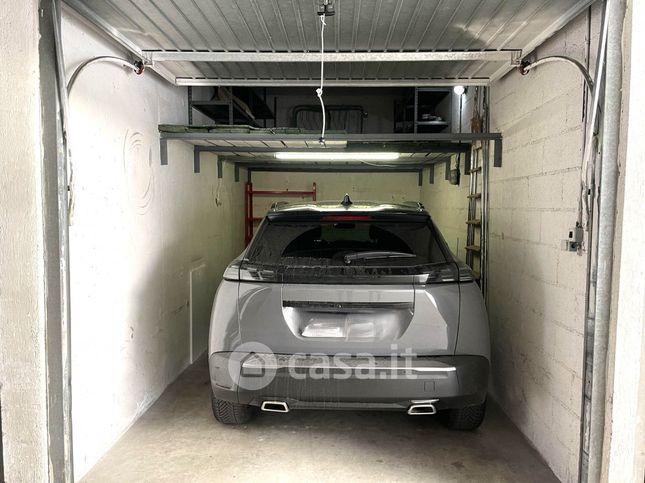 Box/posto auto in residenziale in Via Ortles 22
