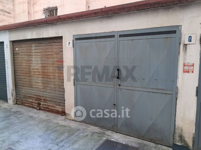 Box/posto auto in residenziale in Piazza Maria Montessori 6