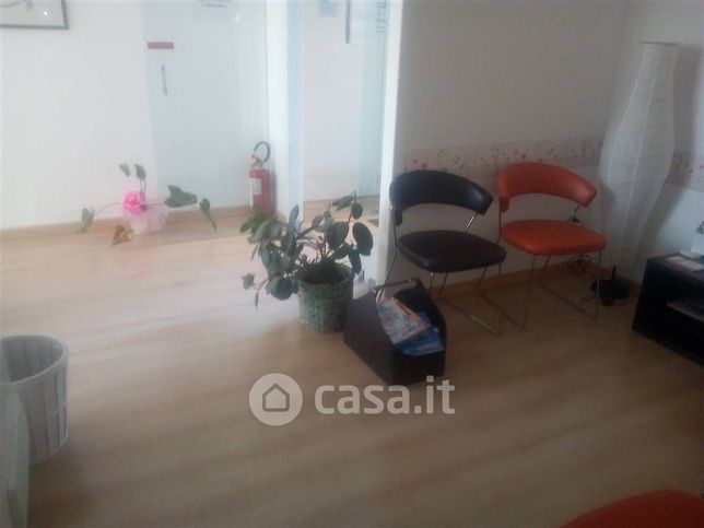 Ufficio in commerciale in 