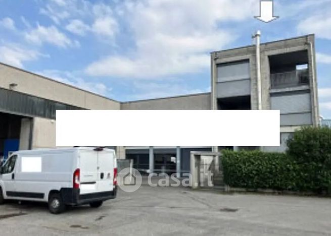 Capannone in commerciale in Via A. B. Sabin 2