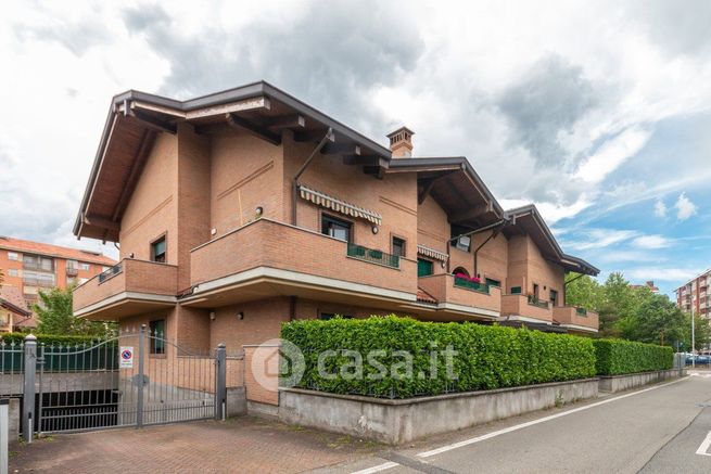 Appartamento in residenziale in Via Giuseppe Giacosa 11
