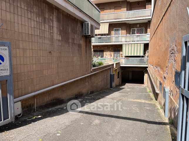 Box/posto auto in residenziale in Via della Moletta