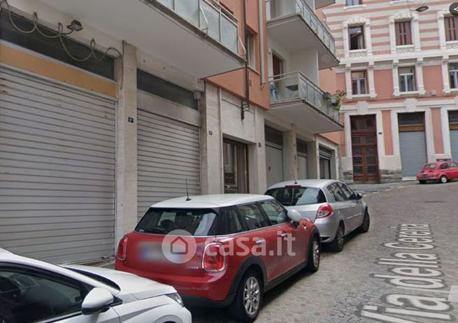 Box/posto auto in residenziale in Via della Cereria 8