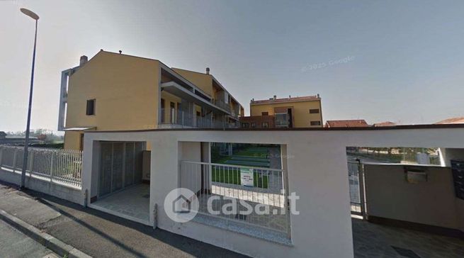 Box/posto auto in residenziale in Via Dottor Fausto Scaccabarozzi 6