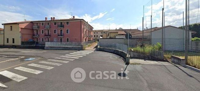 Box/posto auto in residenziale in Piazza Alcide De Gasperi 30