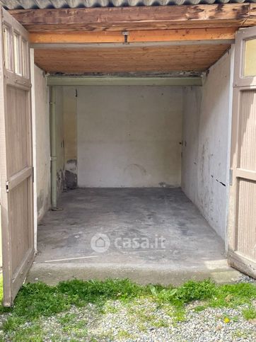 Box/posto auto in residenziale in Via Caduti per la LibertÃ  36