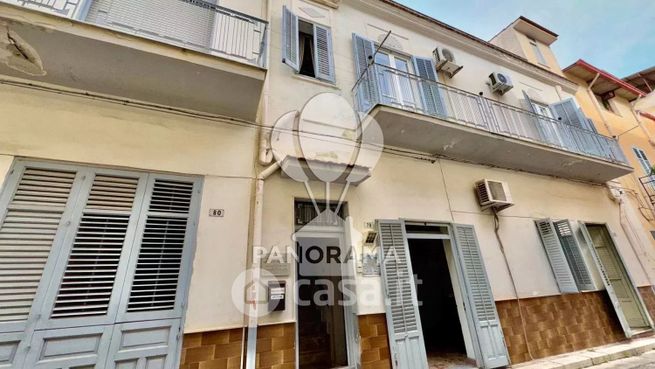 Casa indipendente in residenziale in Via Crupi