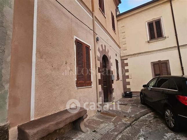 Casa indipendente in residenziale in Vicolo A. Manzoni