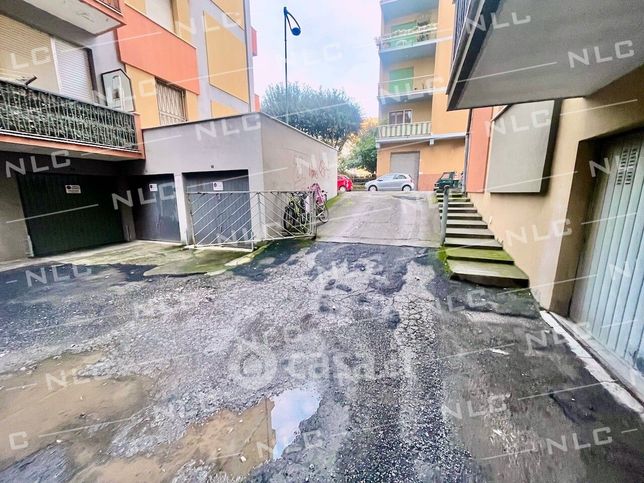 Box/posto auto in residenziale in Via Cesare Battisti