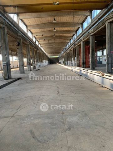 Capannone in commerciale in Via Scarpone