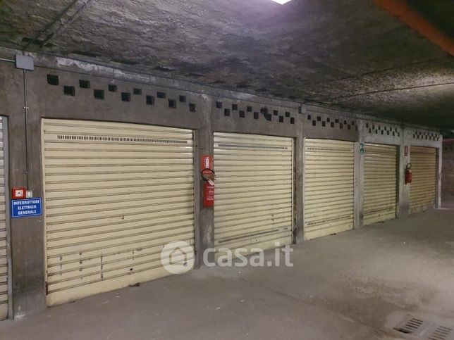 Garage/posto auto in residenziale in Corso Bernardino Telesio 60