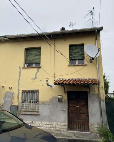 Casa bi/trifamiliare in residenziale in Via Martiri della Libertà