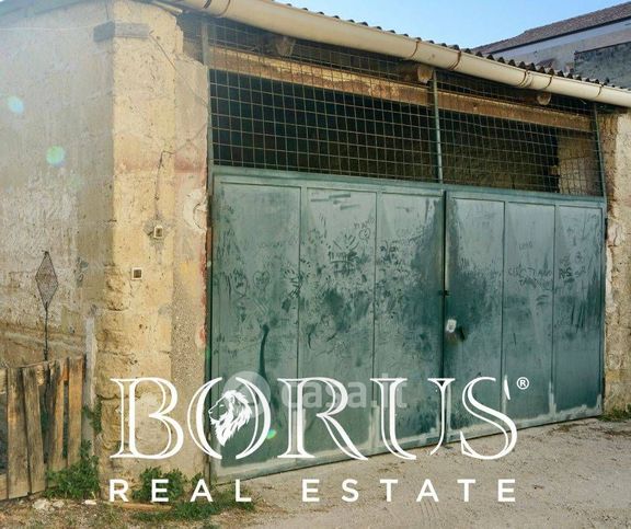 Box/posto auto in residenziale in Via Pietro Rosano