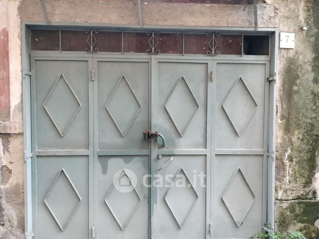 Box/posto auto in residenziale in Via Santa Chiara 7