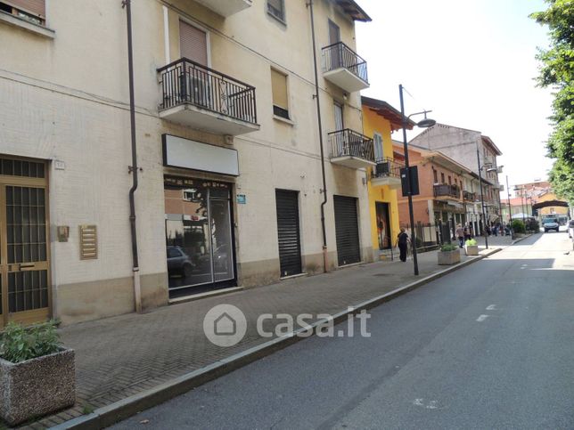 Attivitã /licenza (con o senza mura) in commerciale in Viale XXIV Maggio 14