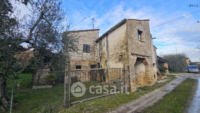 Rustico/casale in residenziale in Strada Aquilano
