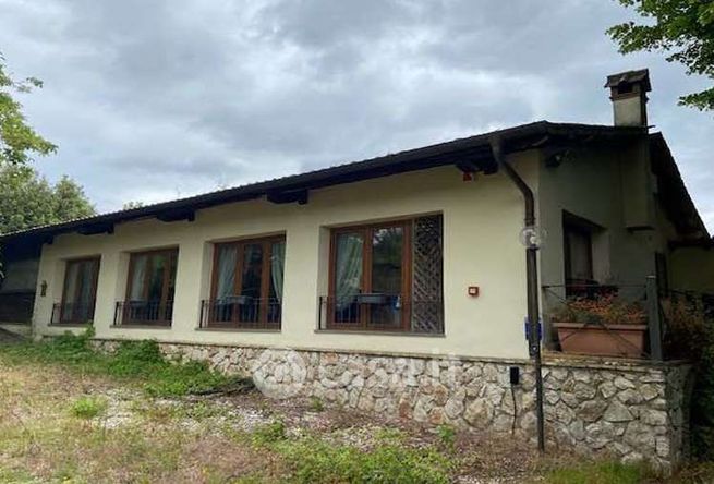 Rustico/casale in residenziale in Via dei Laghi