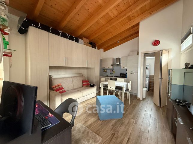Appartamento in residenziale in Via Col di Lana
