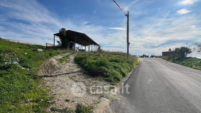 Capannone in commerciale in Contrada Bordea