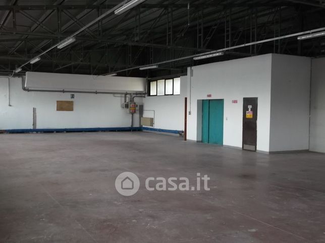 Capannone in commerciale in Via Guido Rossa