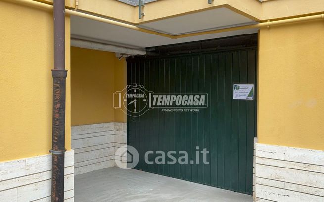 Box/posto auto in residenziale in Via Silvio Amico 31 A