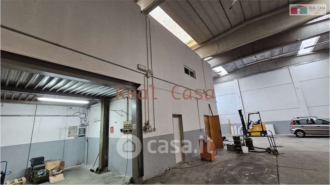 Capannone in commerciale in Via Allende
