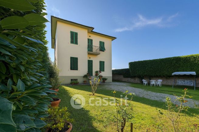 Villa in residenziale in Viale Luigi Cadorna
