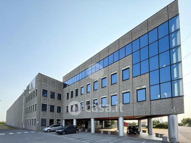 Ufficio in commerciale in Via Carpenedolo 1