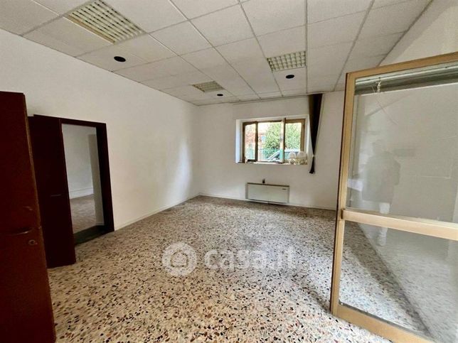 Ufficio in commerciale in 