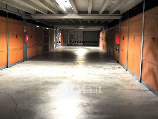 Box/posto auto in residenziale in Via Jacopo Cavalli 6 b
