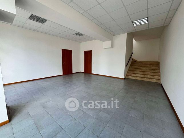 Ufficio in commerciale in 
