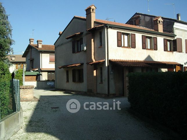 Casa bi/trifamiliare in residenziale in Vie Fiorini