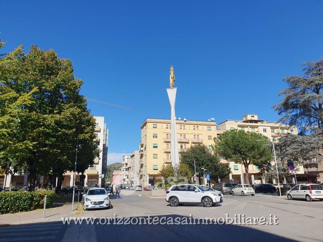 Attività/licenza (con o senza mura) in commerciale in Via Augusto Murri 10