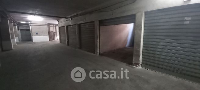 Garage/posto auto in residenziale in Via Francesco Fusco 42