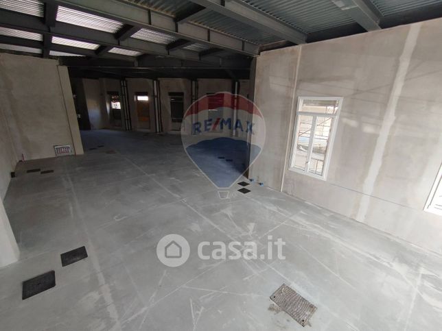 Capannone in commerciale in Viale Carlo Espinasse 101