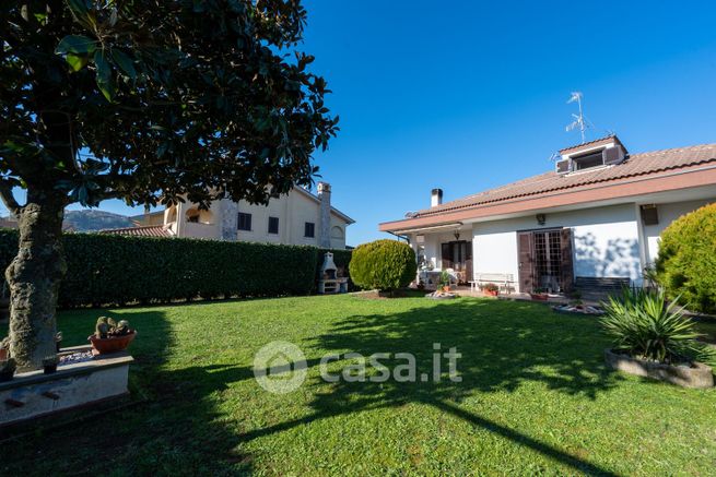 Villa in residenziale in Via Casilina