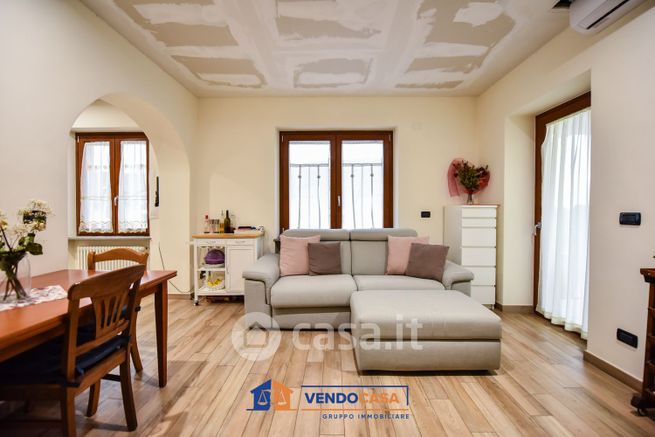 Casa indipendente in residenziale in Strada della Rovere 6