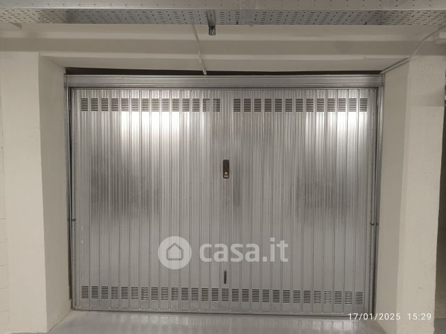 Box/posto auto in residenziale in Via Santo Garovaglio 28