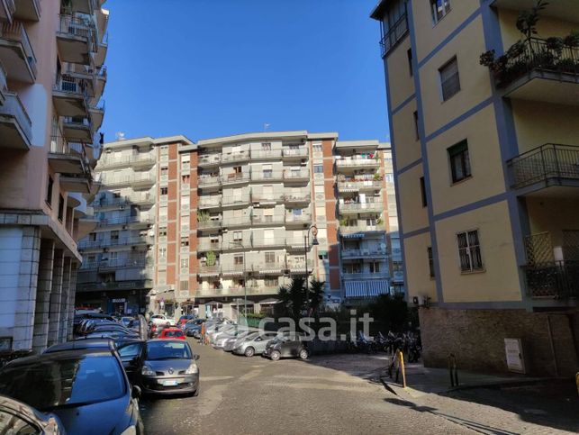 Attivitã /licenza (con o senza mura) in commerciale in Via Giacinto Gigante 14