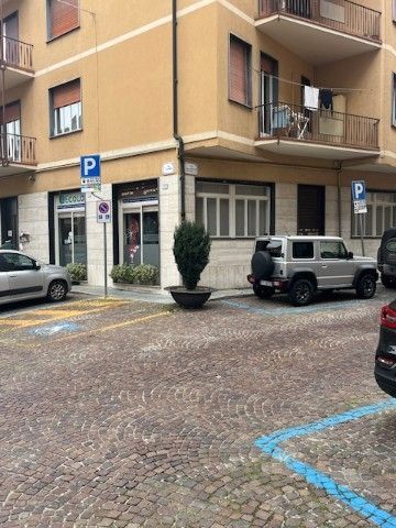 Attivitã /licenza (con o senza mura) in commerciale in Via Cuneo 13