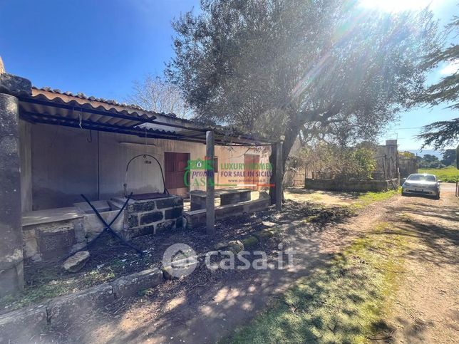 Terreno agricolo in commerciale in C/da Bellona