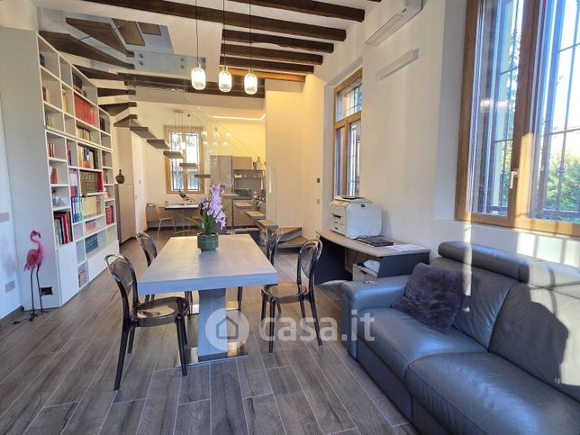 Casa bi/trifamiliare in residenziale in Via Dante Alighieri 33