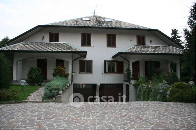 Casa bi/trifamiliare in residenziale in Via Acquedotto 1